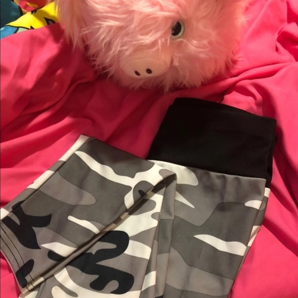 🦅Black and White Ruching Camo Workout Pants - Picture 7 of 8